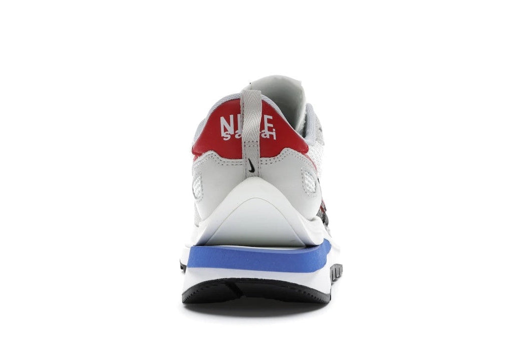 Nike Vaporwaffle sacai Sport Fuchsia Game Royal Sneakers