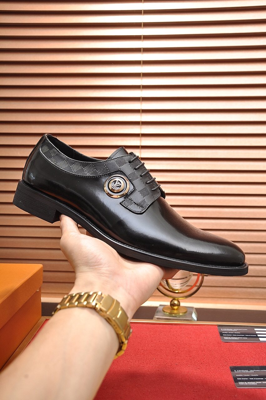 Louis Vuitton Black Glossy Lace-Up Dress Shoes — model